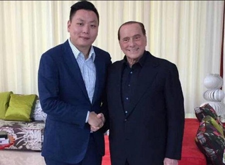 而且，女皇的气色红润、表情轻松，一点也不像是一个病重的几乎快要死掉的人。
